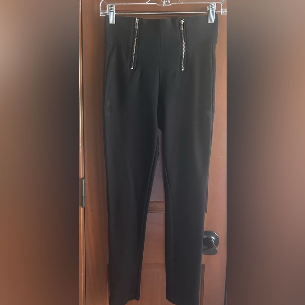 Black Leggings With Zipper Details-Size Small-Great Condition🖤